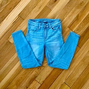 Like new!! AMERICAN EAGLE hi-rise jeggings size 4 short